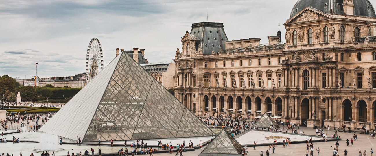 Palatset som blev ett Museum – Berättelsen om Louvrens Förvandling